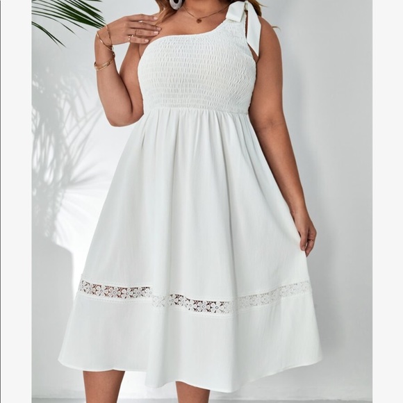 Boho Plus Size White One Shoulder Smocked Floral Lace Dress - Picture 2 of 6